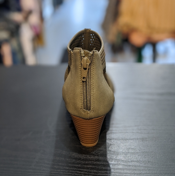 Morgan Taylor Sandal - Picture 2 of 2